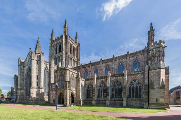 Hereford_Cathedral_Exterior_from_NW,_Herefordshire,_UK_-_Diliff